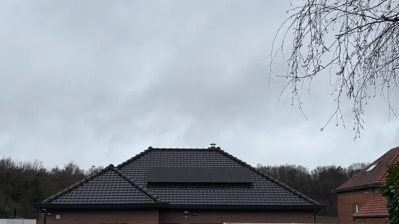 Plaatsing van zonnepanelen in Wezemaal